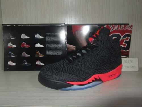 一双球鞋如何从球场禁品逆袭为潮流图腾？耐克AJ背后的传奇与门道