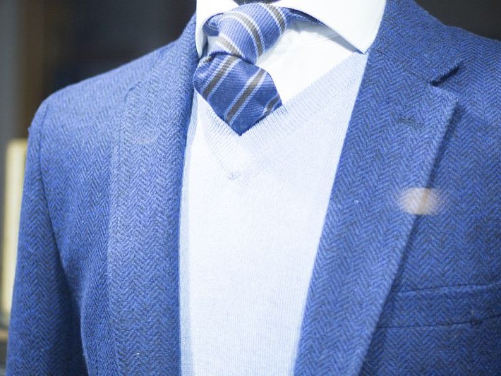 蓝色西服裤子搭配秘诀全解析