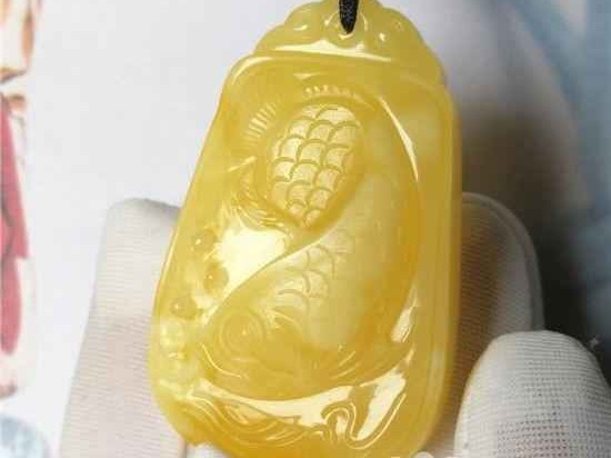 暖身更暖心 蜜蜡为现代女性添一份温柔守护