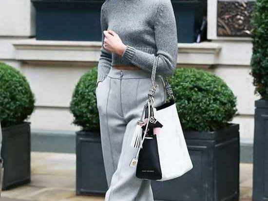 灰色阔腿裤配上衣的万能公式 这么穿显瘦高级不出错