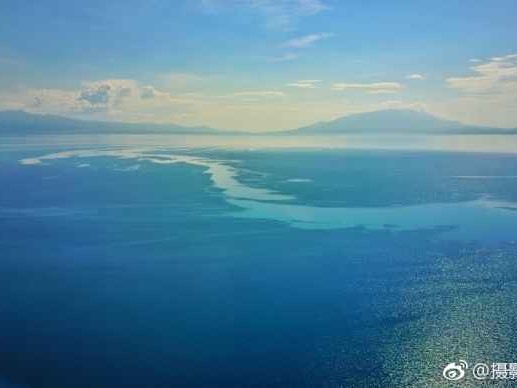 湖蓝之色揭秘：自然与艺术的完美融合