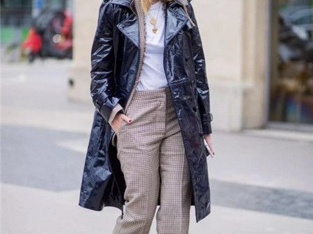 风衣配鞋真是一门学问 选对脚下这几厘米整个人的气质都能拔高