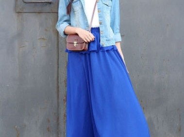 蓝色T恤外套搭配妙招让你时髦一整年