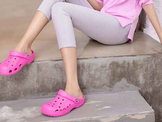 夏日拖鞋怎么挑？这些闭眼入不出错的品牌让你从头舒爽到脚