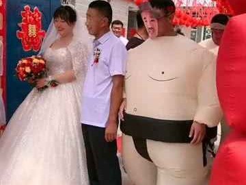 夏天伴郎穿衣指南轻松应对婚礼热浪不尴尬