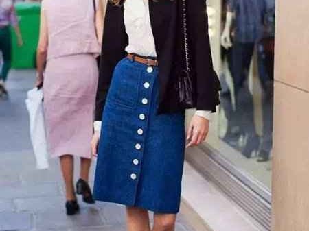 牛仔外套配裙子 搞定春日时髦经