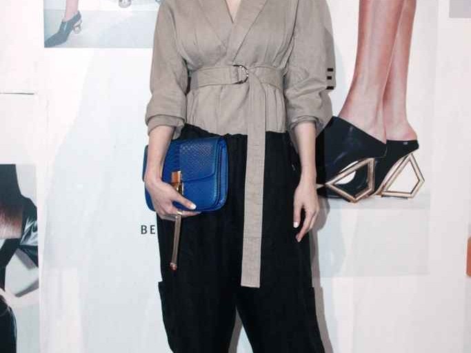 亚麻裤子配什么上衣才能穿出松弛高级感