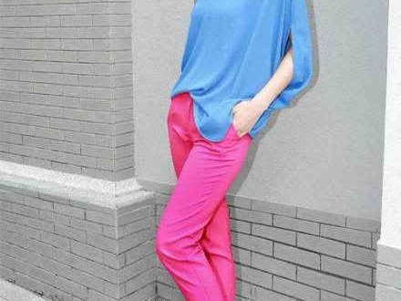 红色上衣搭配裤子的色彩秘诀