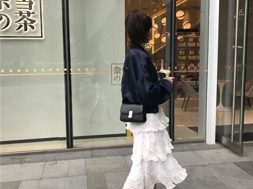 蛋糕裙穿搭攻略 从甜妹到酷girl一键切换