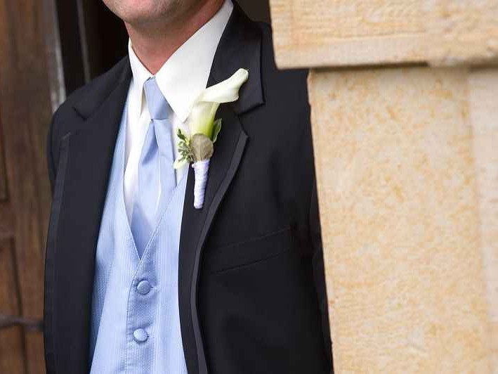 粉色领带搭配衬衫全攻略 穿出你的风格与品味