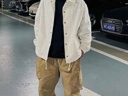 矮瘦型男生穿衣搭配 穿搭和身材无关_看这些街拍胖男人的打扮_又胖又矮_照样很有型