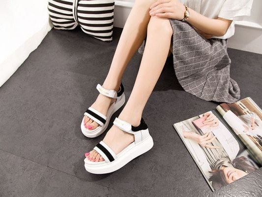 银灰色裙子配什么鞋子？教你穿出高级感的小心机