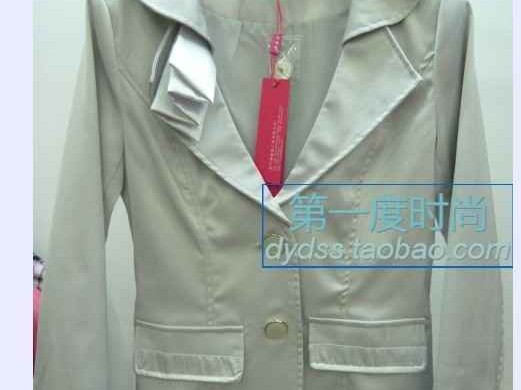 灰色西装找裤子搭档别犯愁 这条搭配指南让你从职场帅到街头