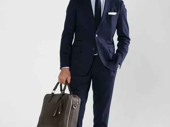 穿西服不想老气横秋 配裤子这块你得整点新活