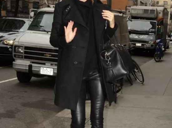 皮裤配啥上衣才好看 闺蜜聚会我惊呼原来之前都穿错了