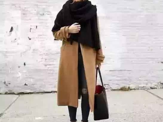 灰色大衣围巾颜色搭配全攻略 时尚保暖两不误