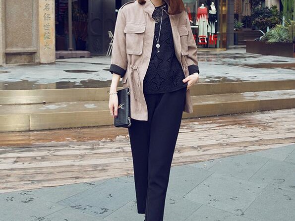 解锁卡其色外套的穿搭魔法 一条裤子就能扭转乾坤