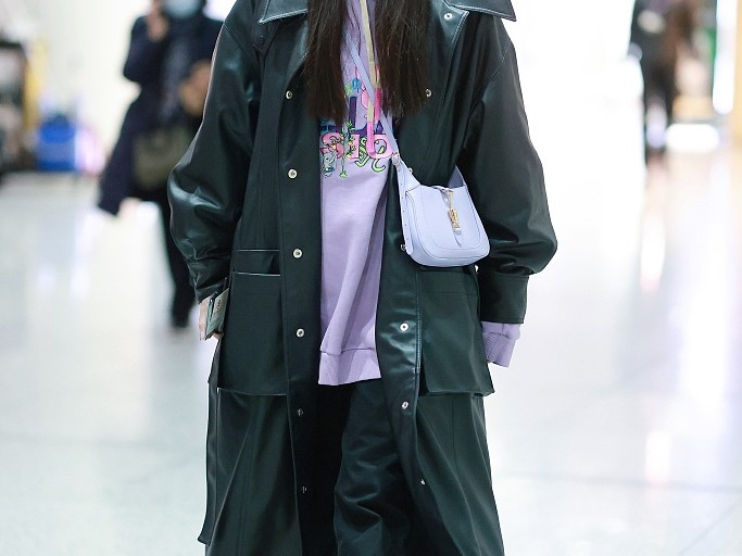 黑色卫衣配外套全攻略 穿出风格不撞衫