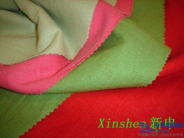 西装裤的面料密码 穿对材质才是真体面