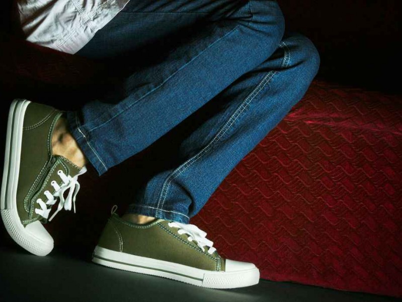 别瞎搭了！微喇裤配这几种鞋，好看得让人走不动道