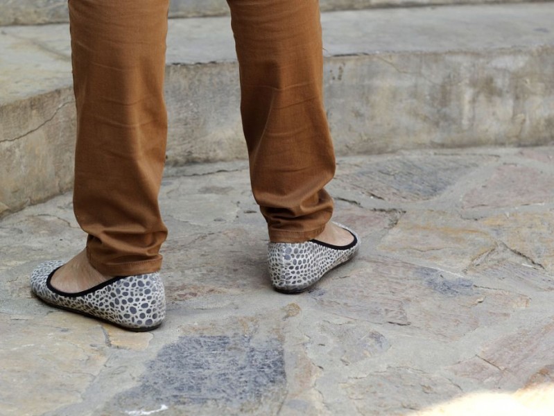 豆豆鞋搭袜子全攻略 让你穿出舒适与时尚感