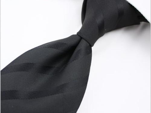 领带颜色选对真经 三招让你告别搭配灾难