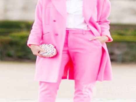 粉色外套配裤子全攻略 穿出属于你的温柔与力量