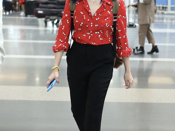 红色衬衫搭配指南 穿出你的个性风采