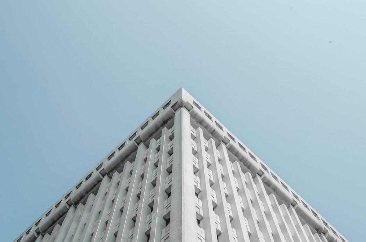 黑色搭配什么颜色让你穿出高级感